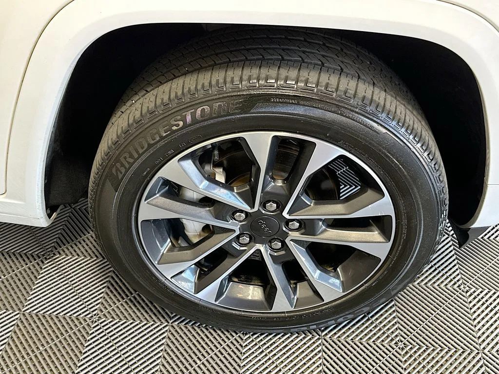 Used 2023 White Jeep Overland image 10
