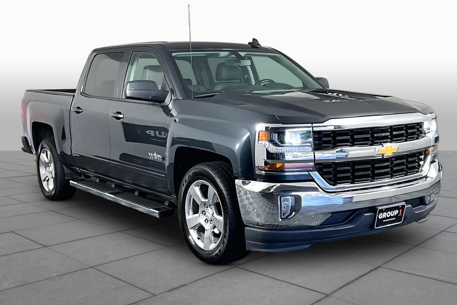 Used 2018 Graphite Metallic Chevrolet LT image 3