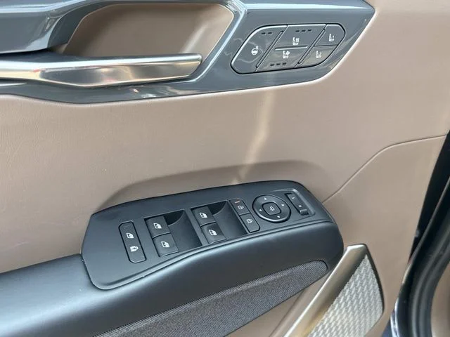 Used 2024  Kia Land image 25