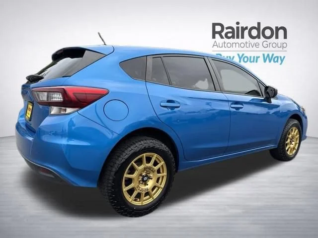 Used 2020 Ocean Blue Pearl Subaru Base image 7