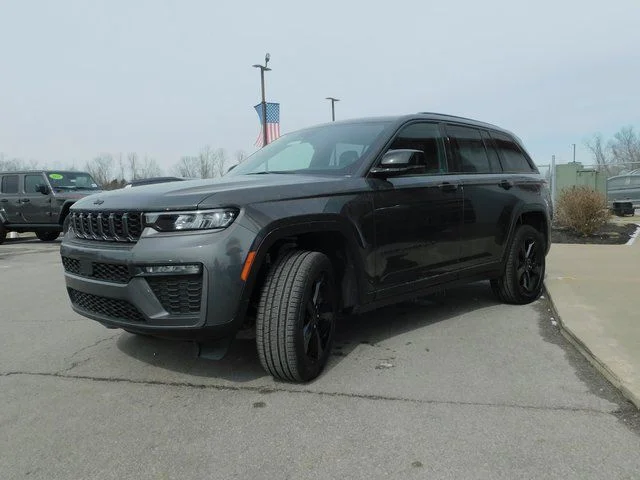 New 2026 Baltic Gray Metallic Clear-Coat Exterior Paint Jeep Limited image 4