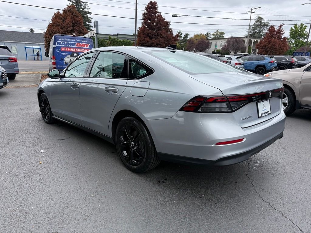Used 2025 Solar Silver Metallic Honda SE image 7