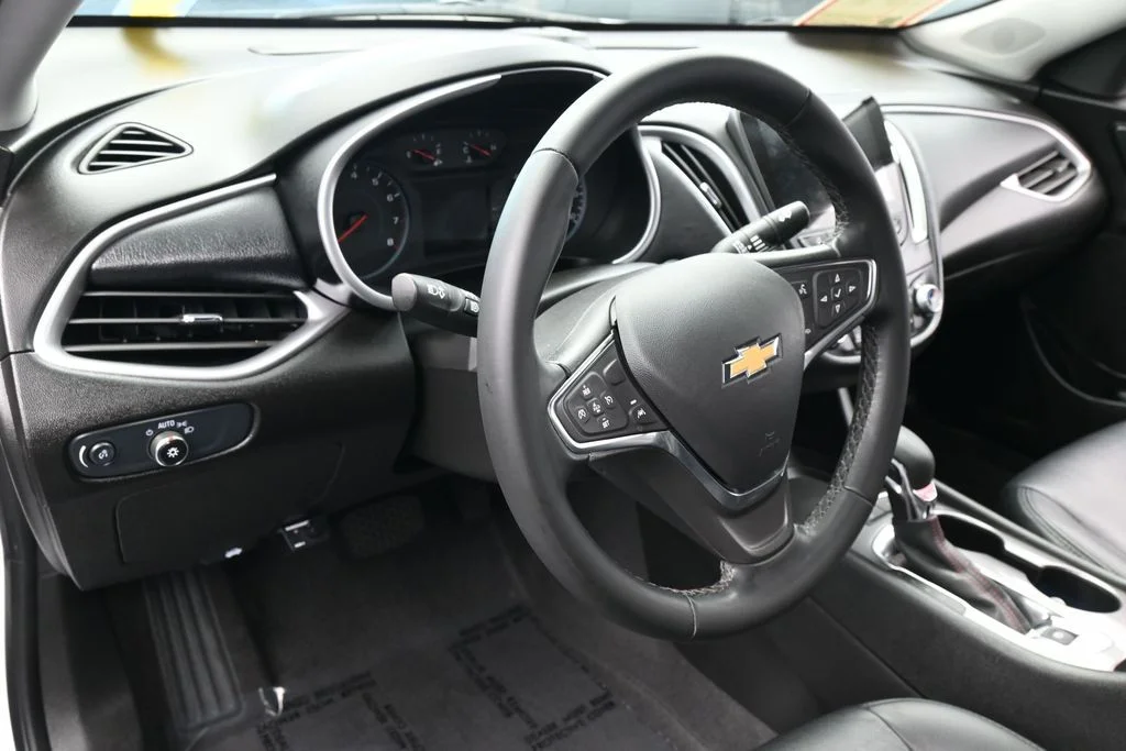 Used 2024 Summit White Chevrolet RS image 14