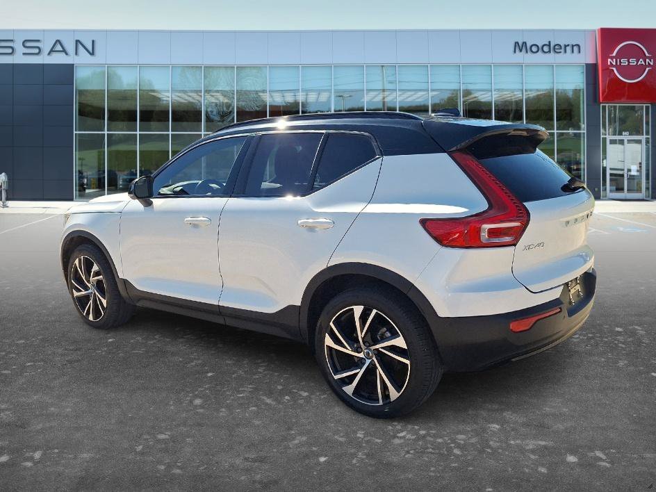 Used 2021 Crystal White Volvo R-Design image 6