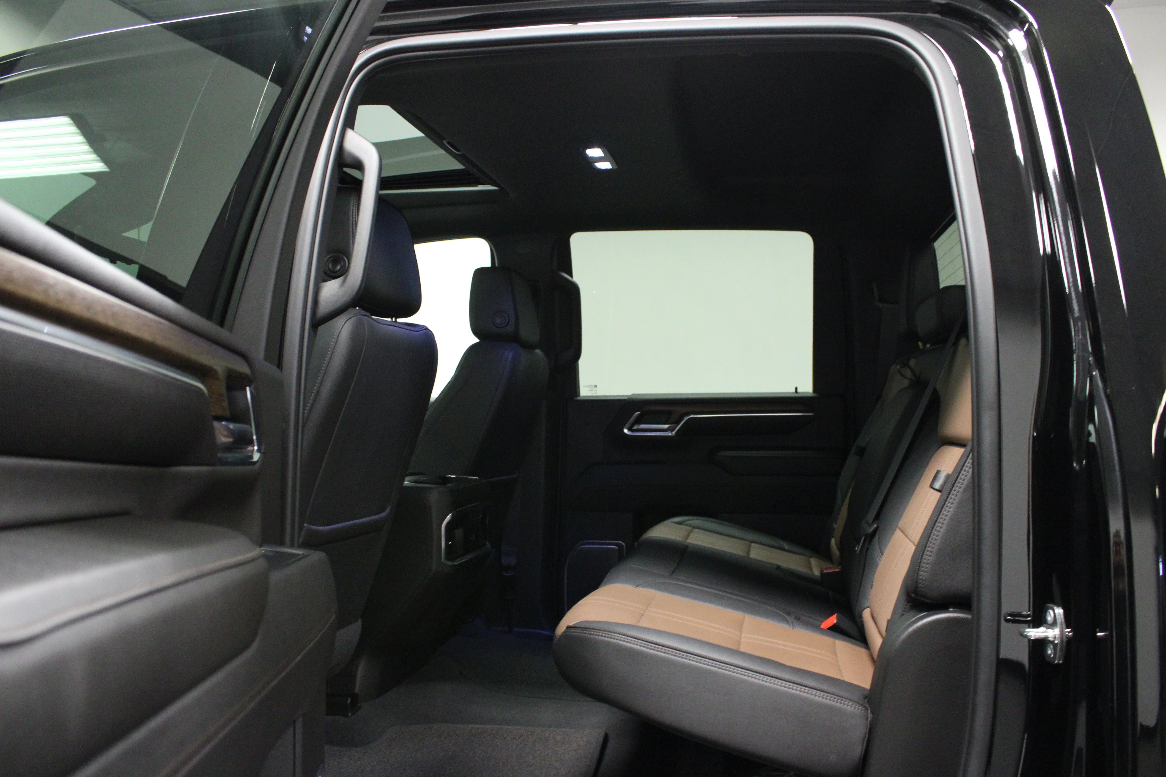 Used 2024 Black Chevrolet High Country image 13