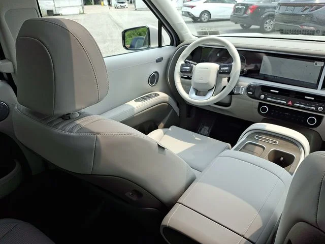 New 2026 Silver Hyundai SEL Premium image 9
