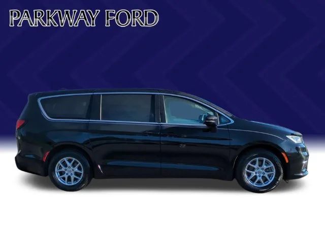 Used 2024 Black Chrysler Touring L image 6