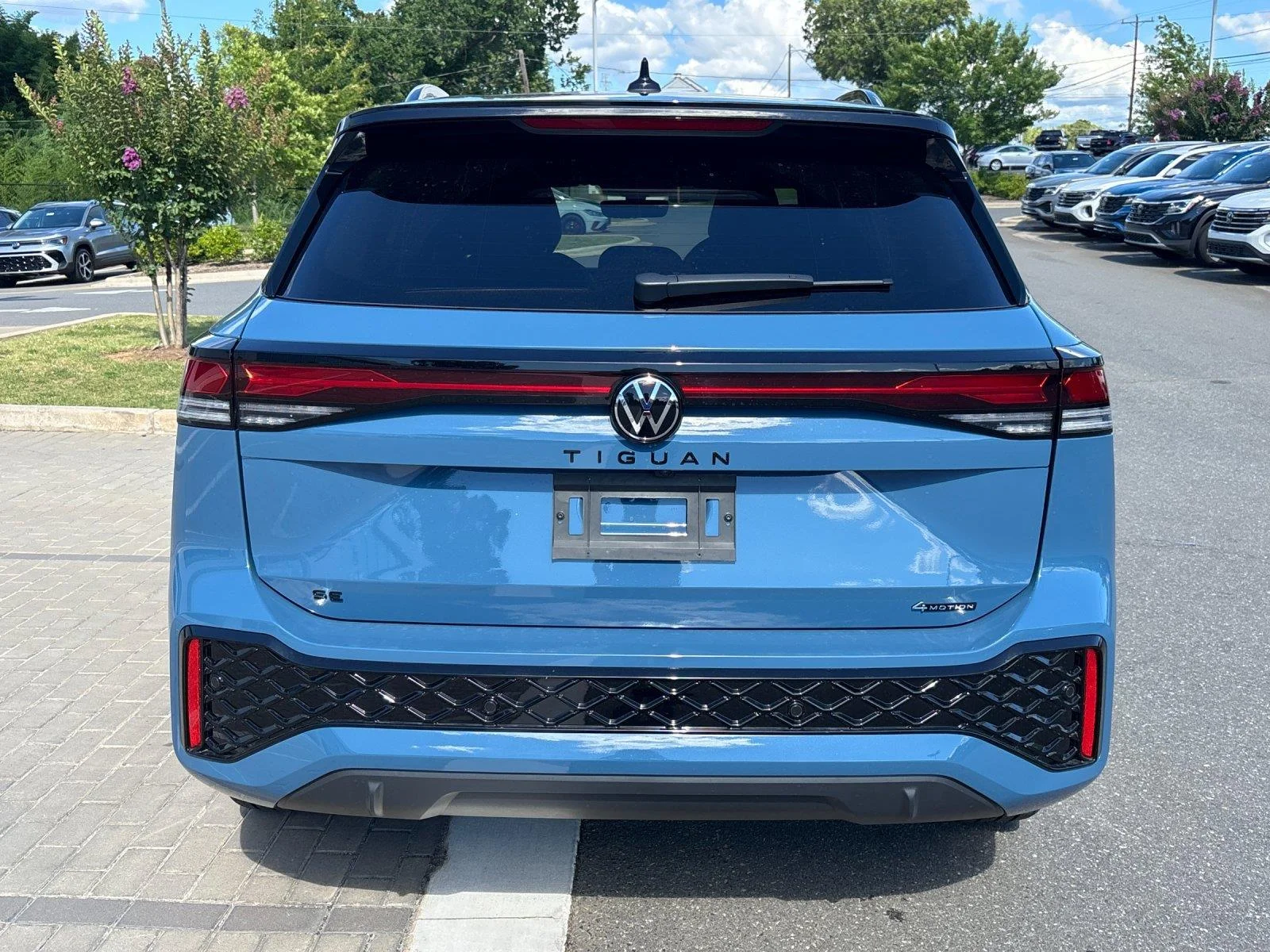 New 2026 monterey blue with deep black roof Volkswagen SE R-Line Black image 4