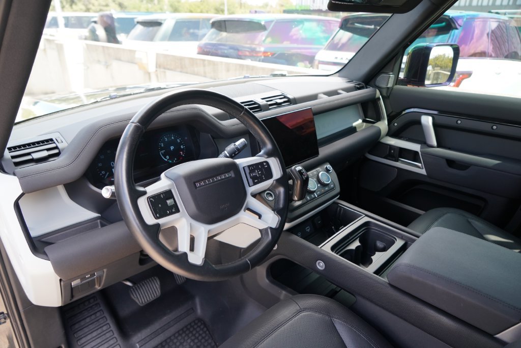 Used 2022  Land Rover X-Dynamic SE image 9