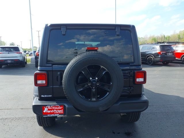Used 2022 Black Jeep Unlimited Sport Altitude image 4