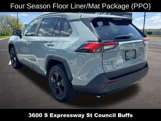 Used 2019 Gray Toyota XLE image 6