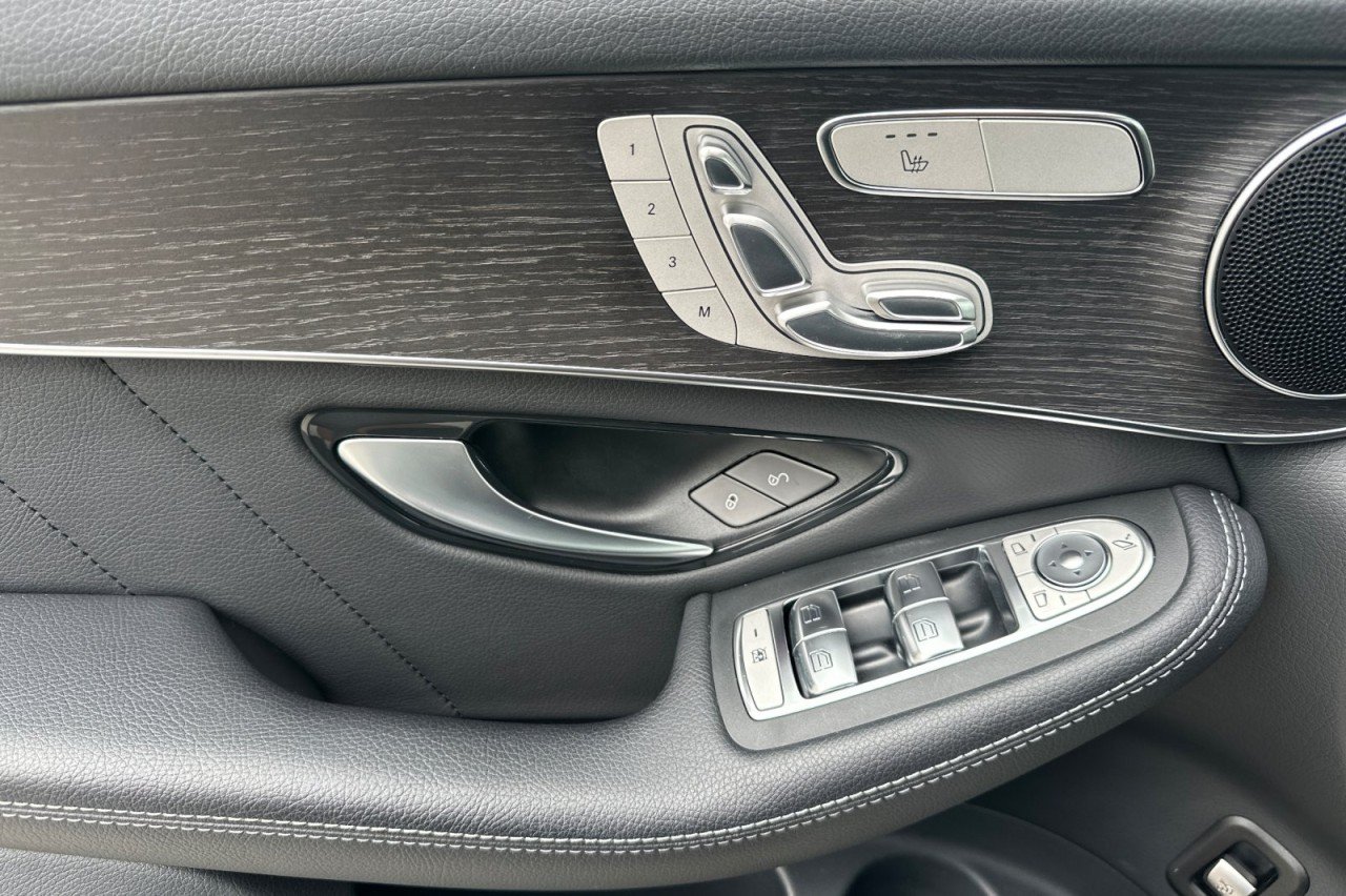 Used 2022 Mojave Silver Metallic Mercedes-Benz GLC 300 image 10