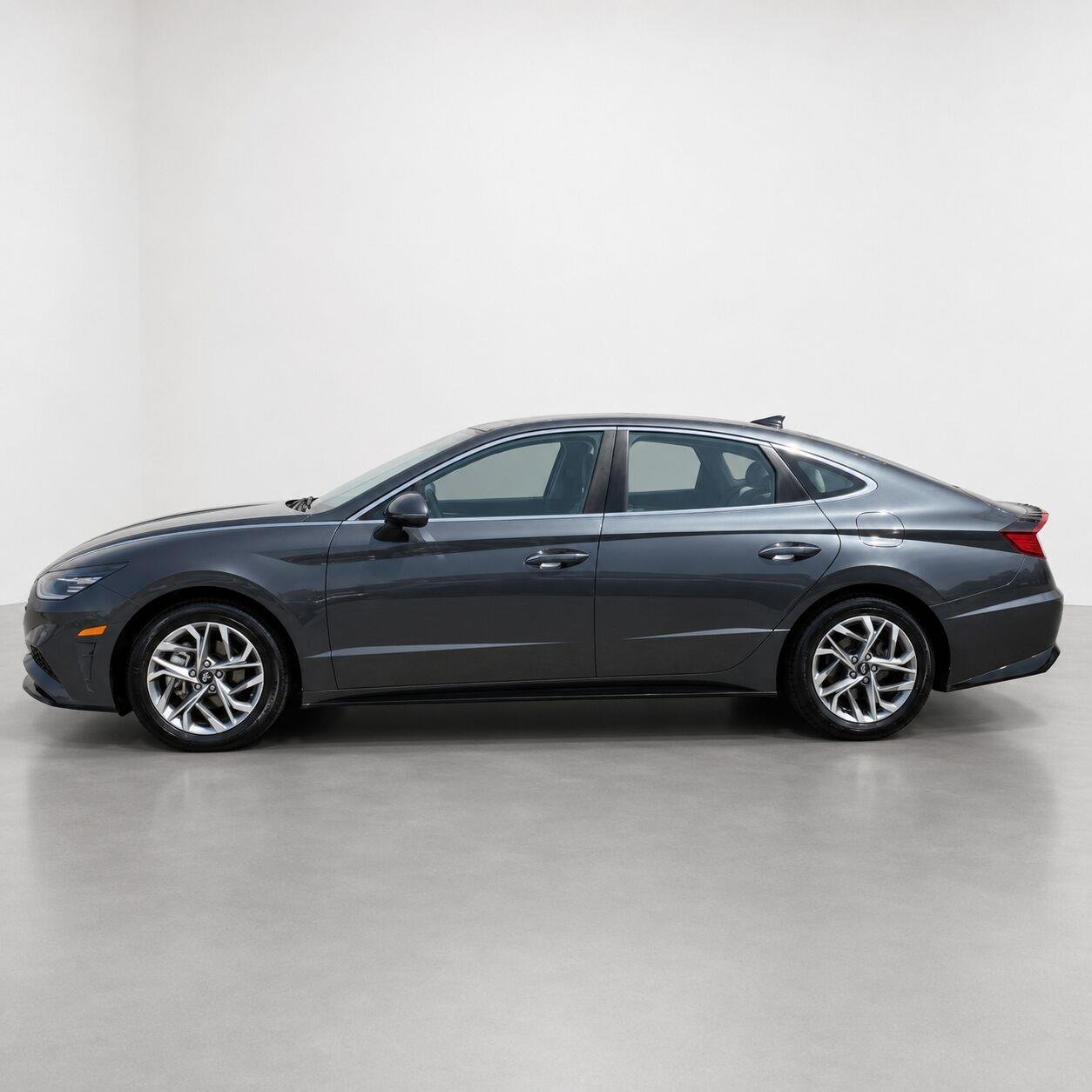 Used 2023 Portofino Gray Hyundai SEL image 2