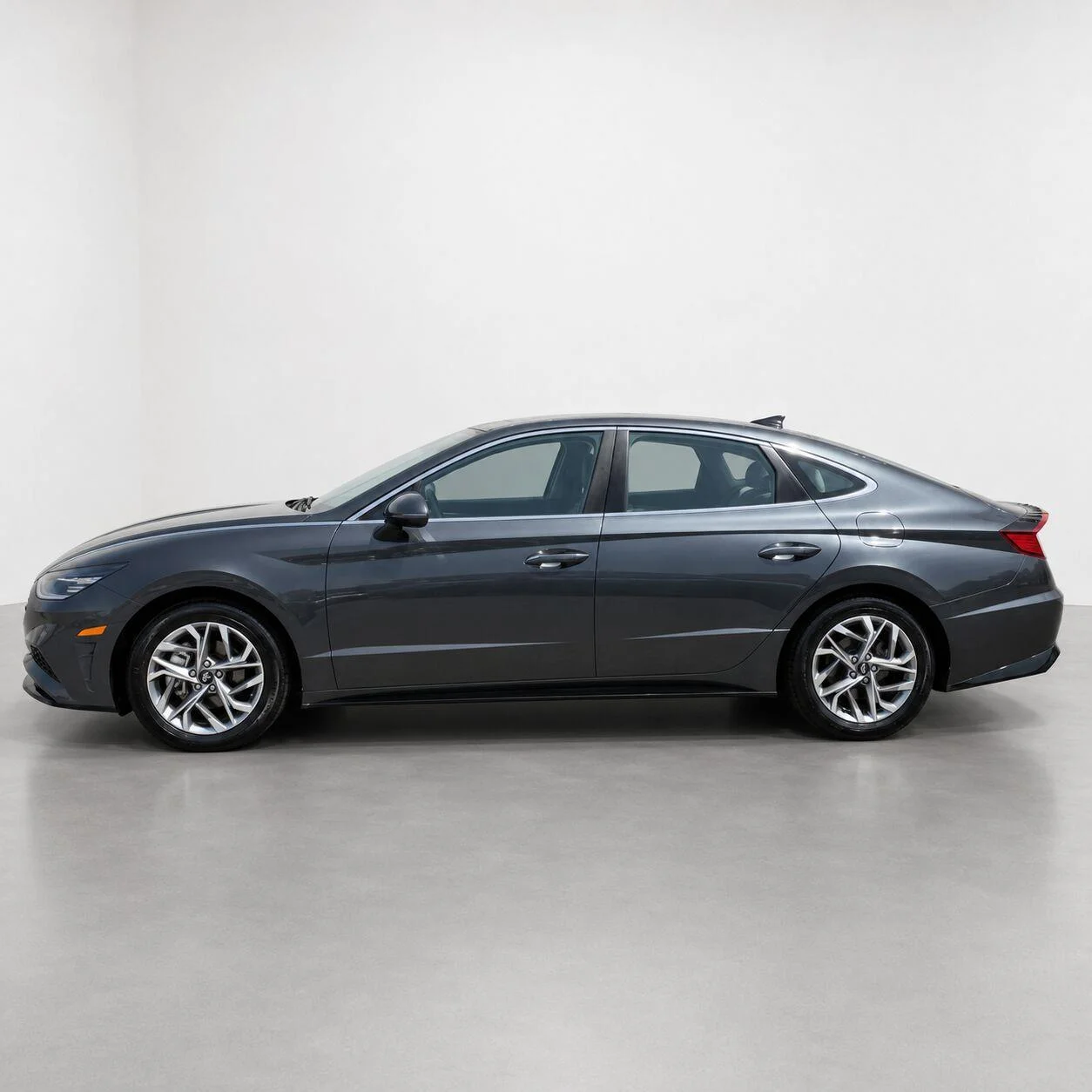 Used 2023 Portofino Gray Hyundai SEL image 2