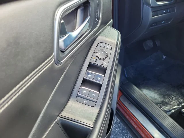 Used 2022 Orange Nissan Platinum image 17