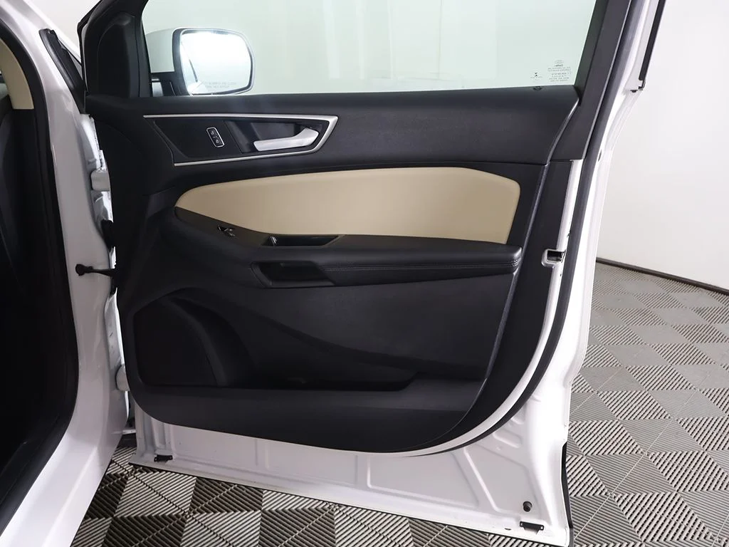 Used 2019 White Ford SEL image 21