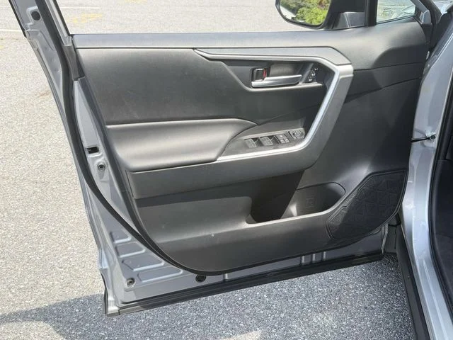Used 2025 Silver Toyota XLE Premium image 27