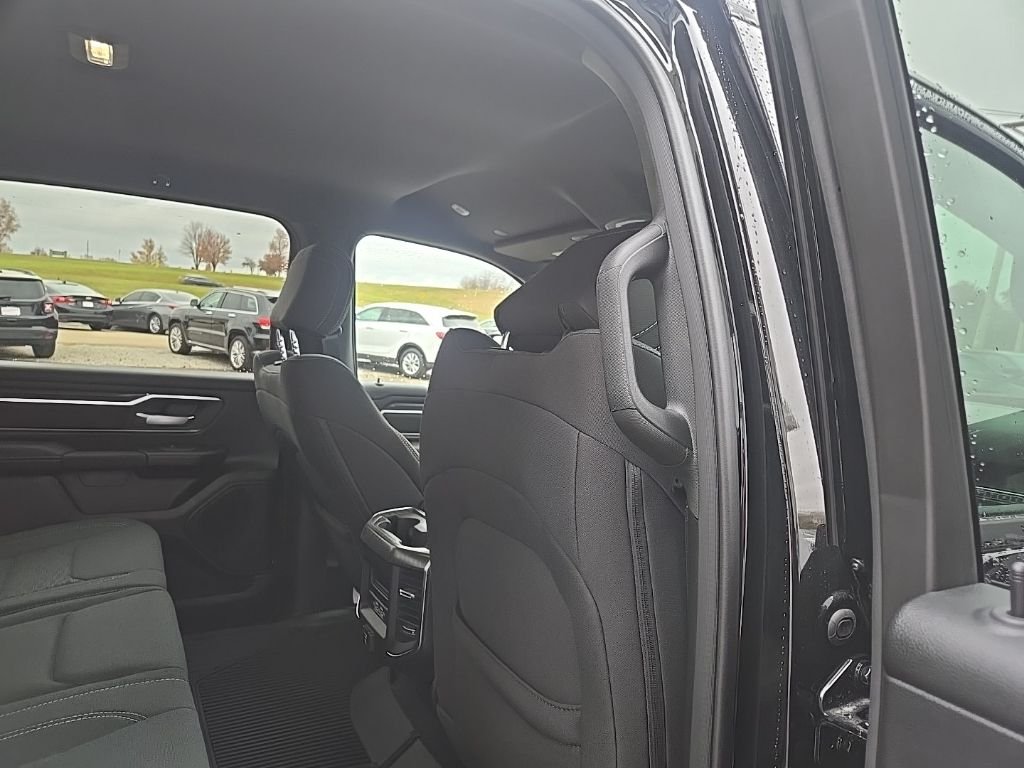 New 2026 Diamond Black Crystal Pearl-Coat Exterior Paint RAM Big Horn/Lone Star image 91