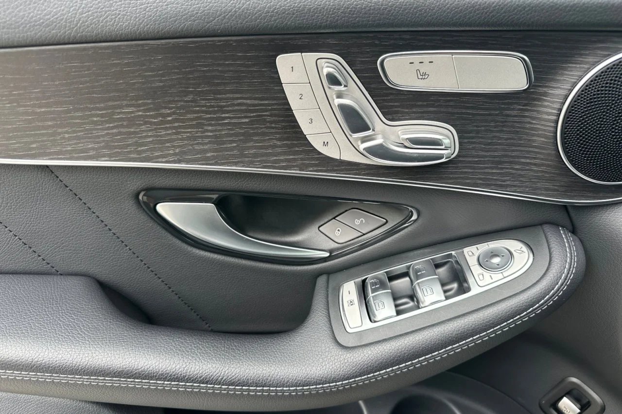 Used 2022 Mojave Silver Metallic Mercedes-Benz GLC 300 image 10