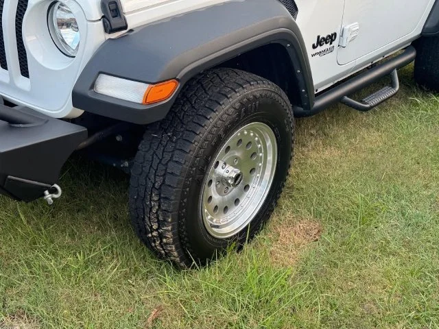 Used 2021 White Jeep Sport image 4