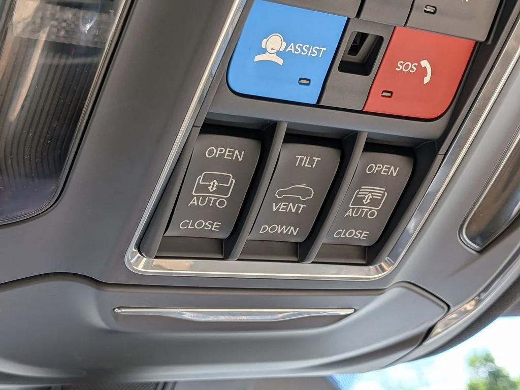 Used 2023 White Jeep Limited image 21