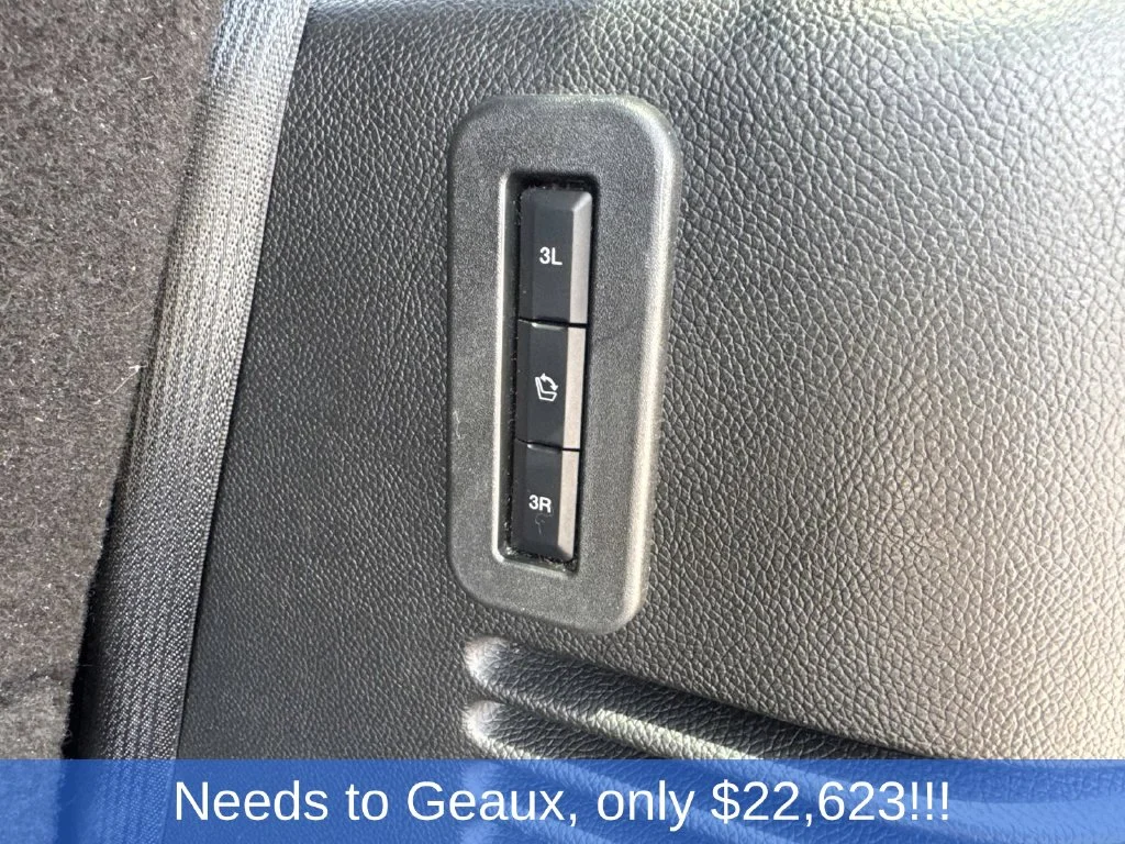 Used 2017 White Lincoln Select image 22