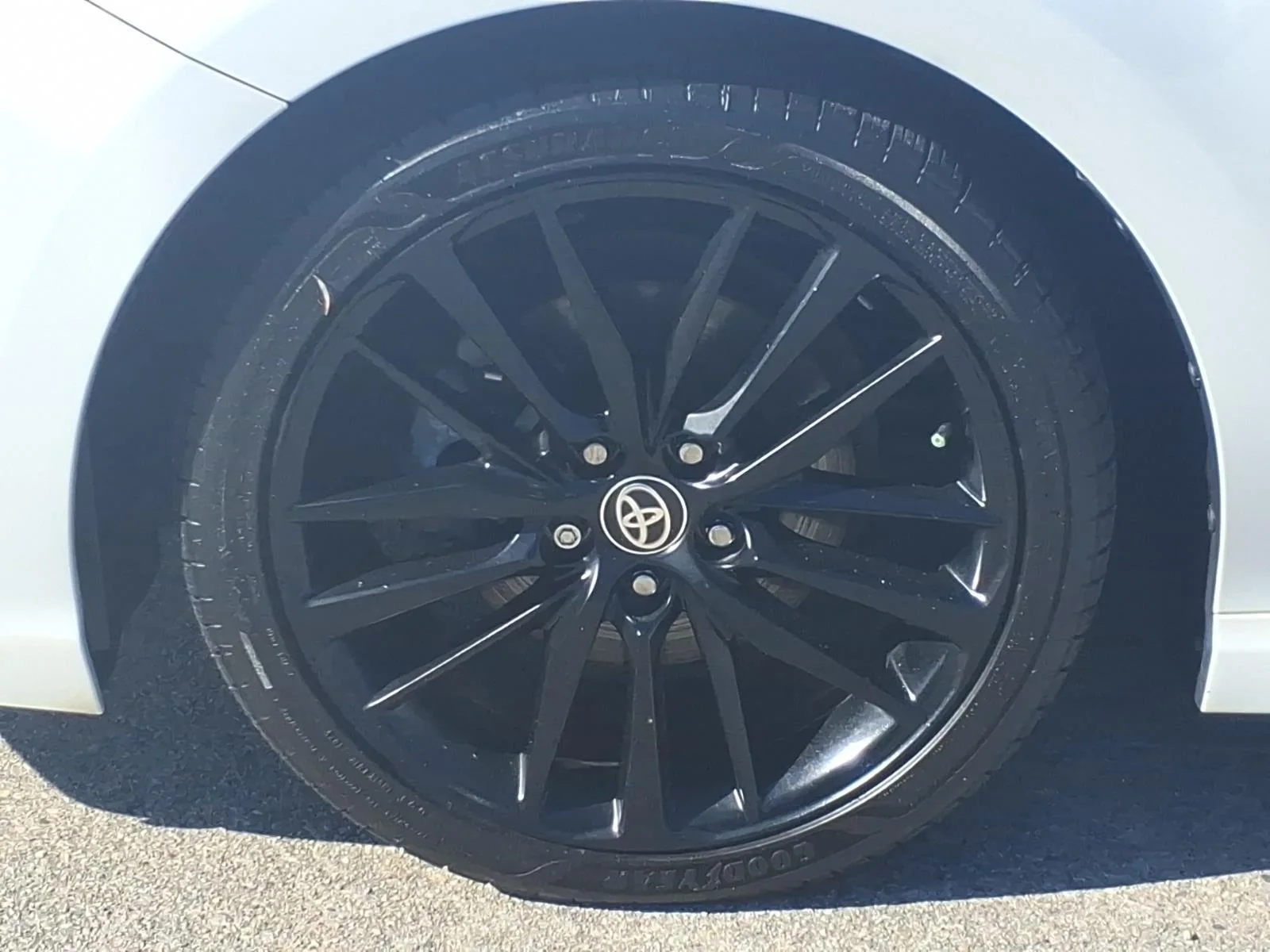 Used 2021 Wind Chill Pearl Toyota XSE image 4