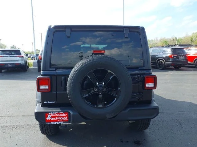 Used 2022 Black Jeep Unlimited Sport Altitude image 4