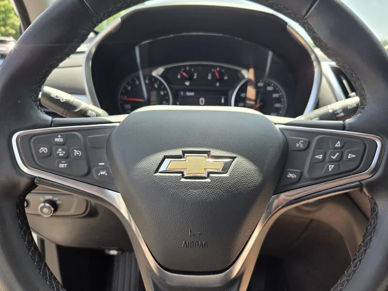 Used 2024 Summit White CHEVROLET LT image 23