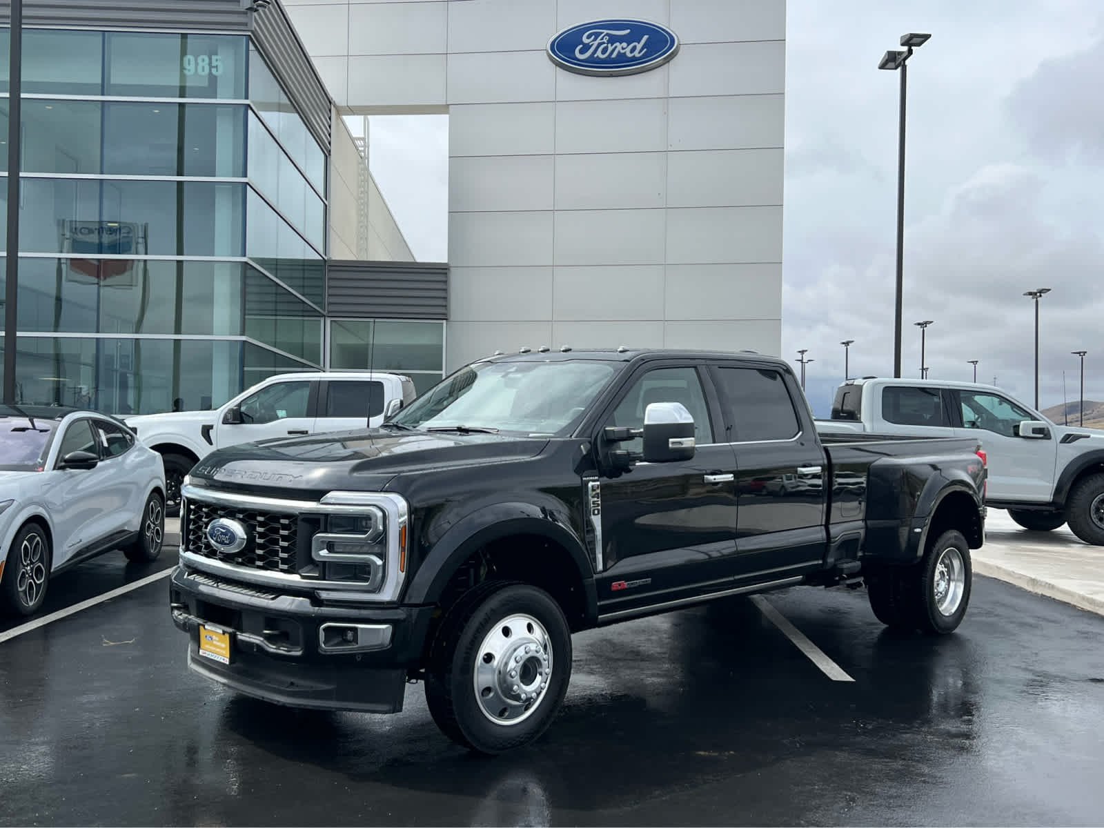 2025 Ford F-450 Super Duty Platinum