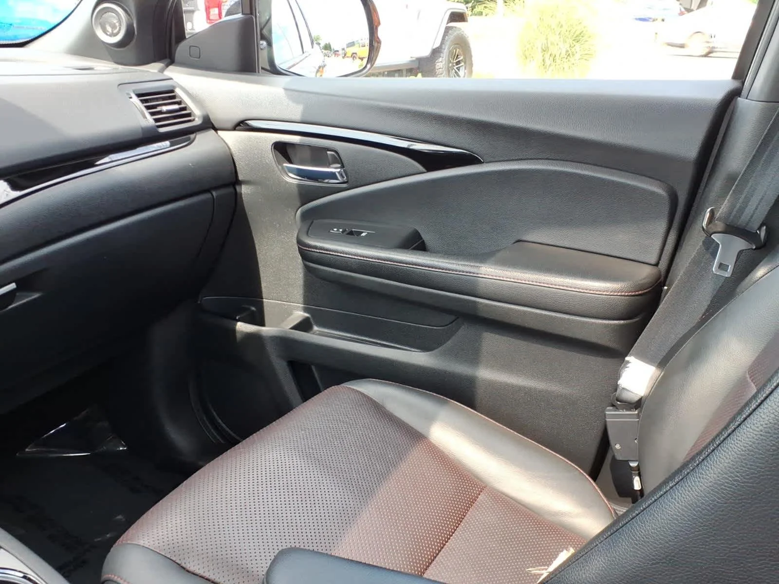Used 2019 Crystal Black Pearl Honda Black Edition image 17