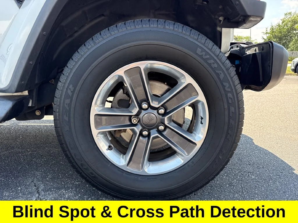 Used 2019 White Jeep Unlimited Sahara image 11