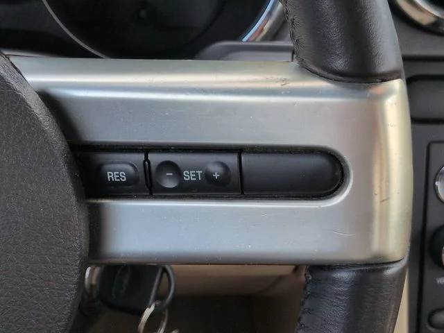 Used 2009 Black Ford V6 image 22