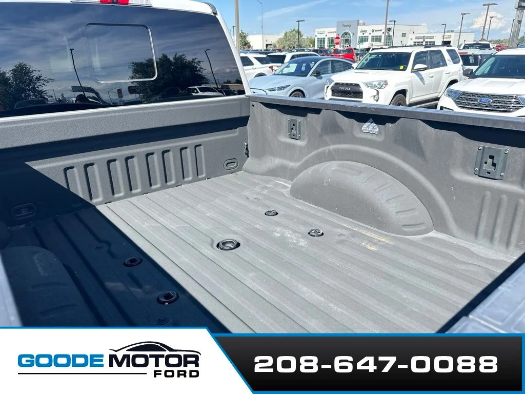 Used 2017 White Platinum Clearcoat Metallic Ford Lariat image 7