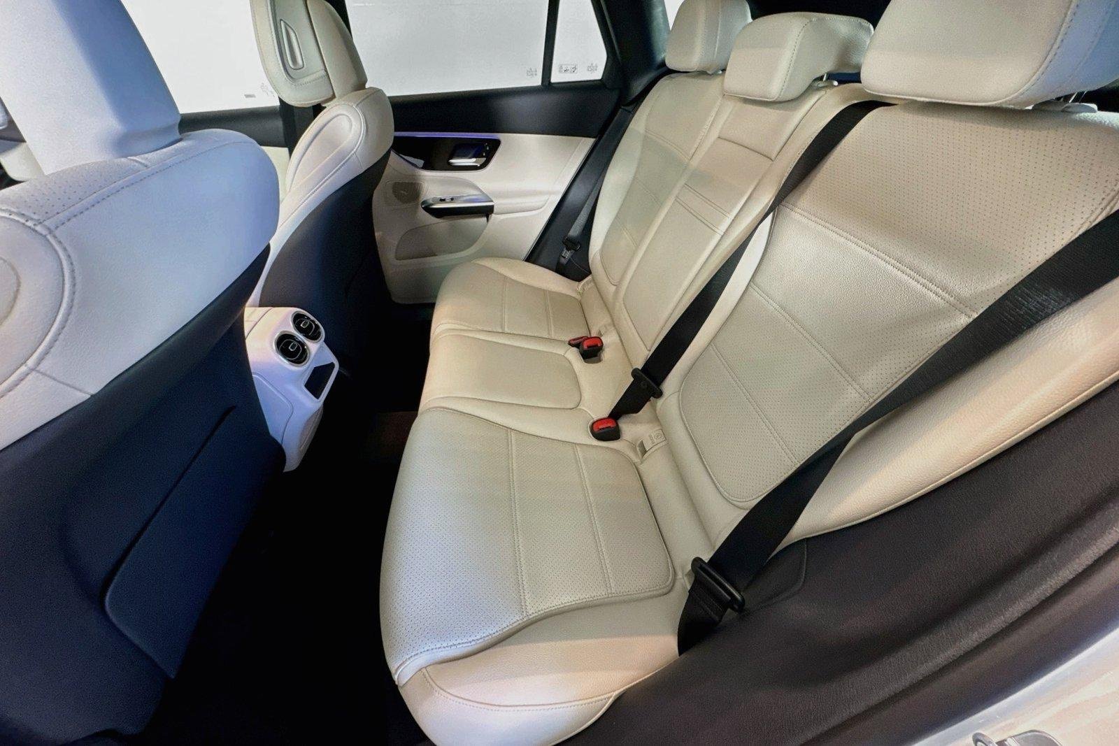 New 2026 Polar White Mercedes-Benz GLC 300 image 22
