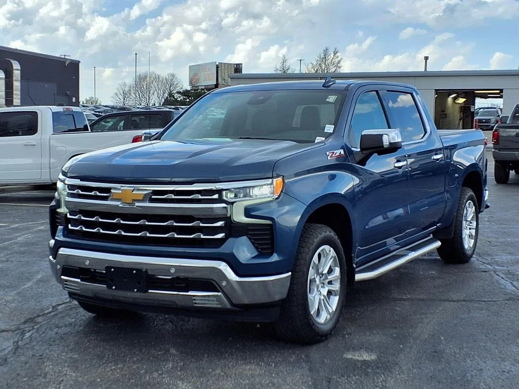 Used 2024 Chevrolet Silverado 1500 LTZ with VIN 2GCUDGED0R1181631 for sale in Kansas City
