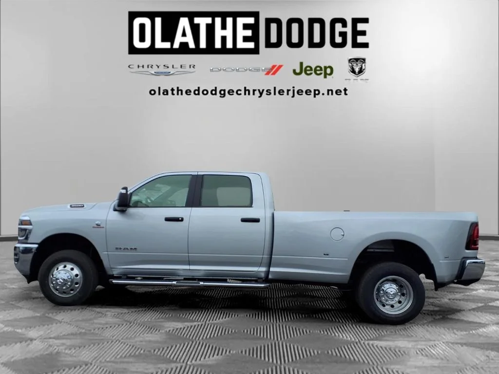 New 2026 Silver-Zynith Exterior Paint RAM Big Horn image 18