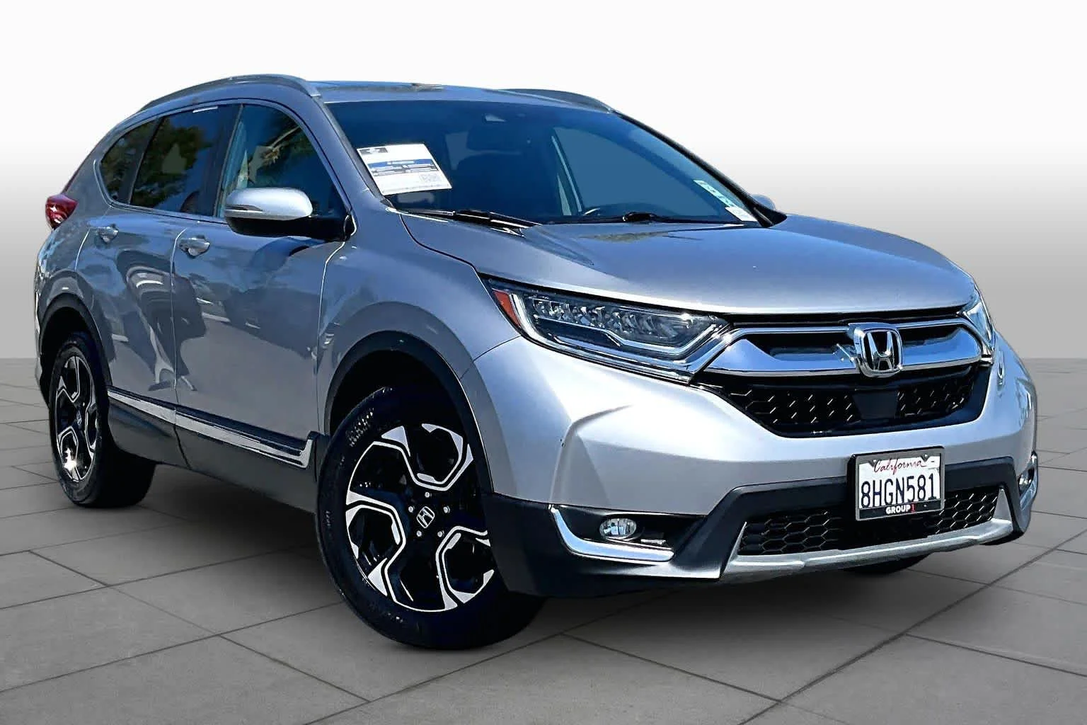 Used 2018 Lunar Silver Metallic Honda Touring image 2