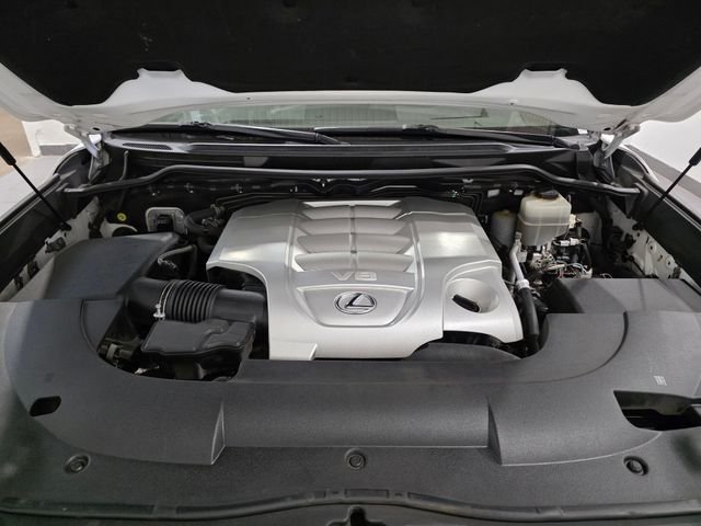 Used 2016  Lexus 570 image 26