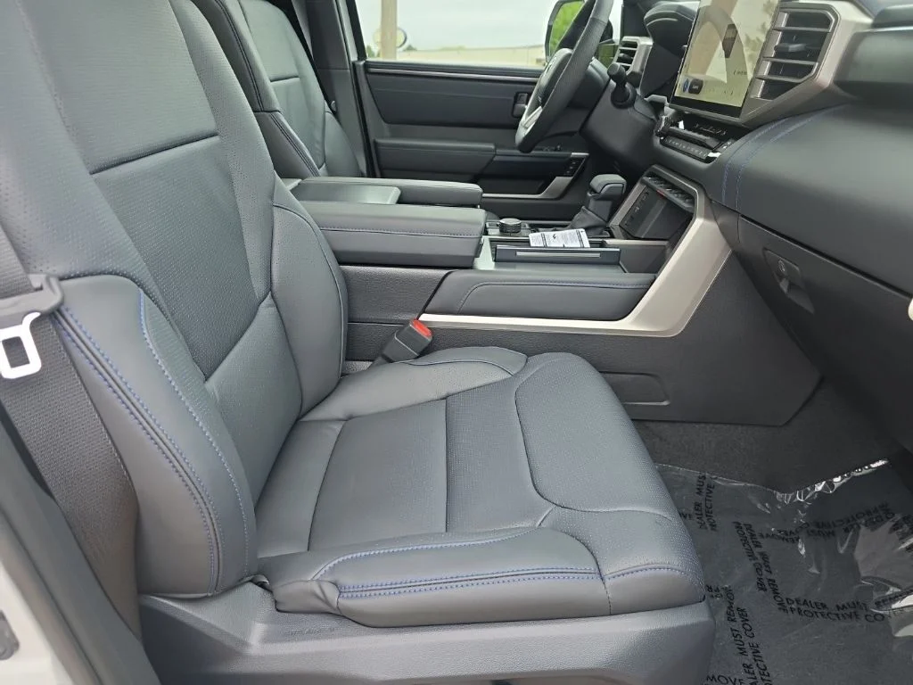 New 2026 Wind Chill Pearl <sup>1</sup> Toyota  Platinum image 24