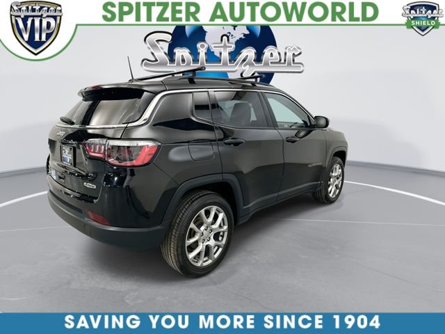 Used 2022 Black Jeep Latitude Lux image 11