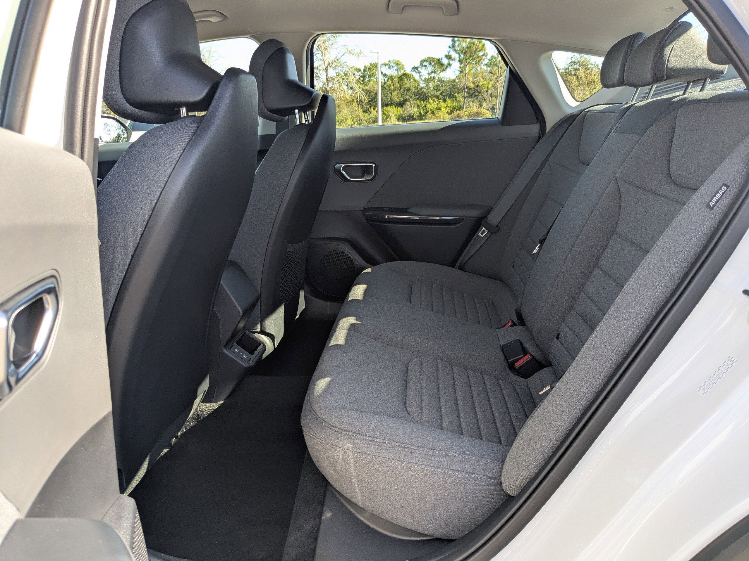 New 2025 Snow White Pearl Kia EX image 15