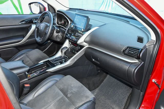 Used 2024 Black Mitsubishi SE image 24