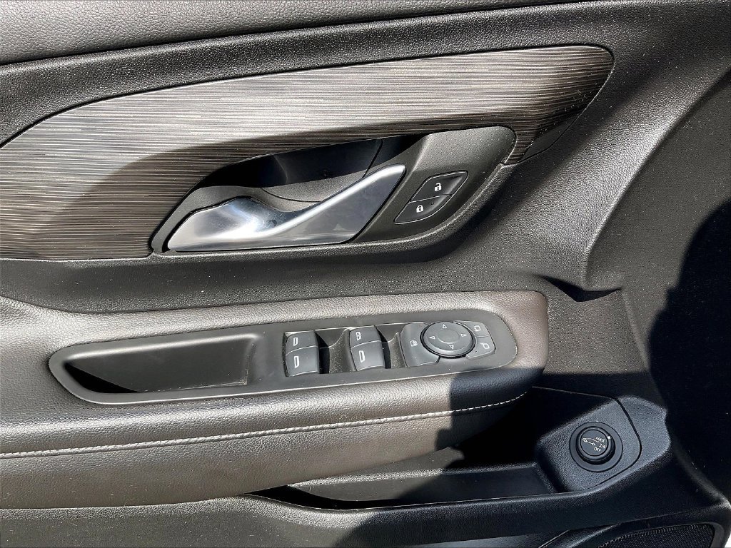 Used 2022 Silver GMC SLE image 38
