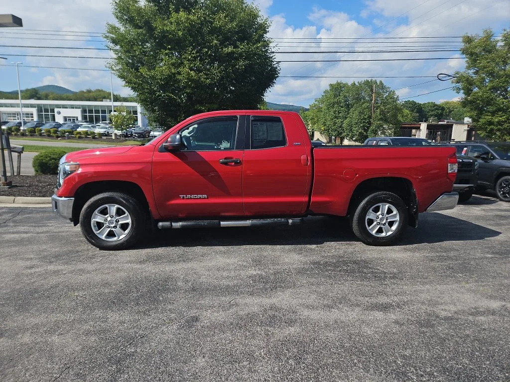 Used 2018 Red Toyota SR5 image 2