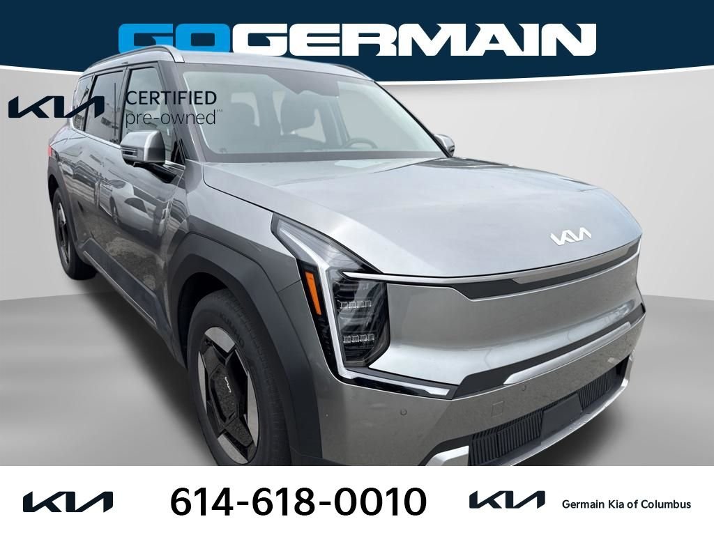 Used 2024 Gray Kia Wind image 7