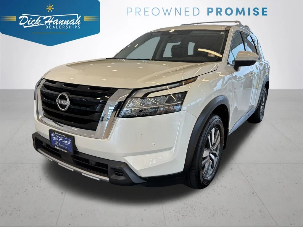 2023 Nissan Pathfinder SL 4WD's photo