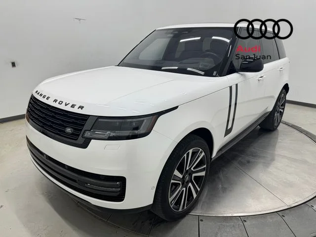 Used 2023 White Land Rover SE image 3