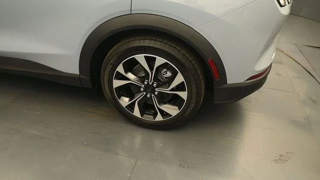 New 2026 Glacier Gray Metallic Tri-coat Ford Select image 9