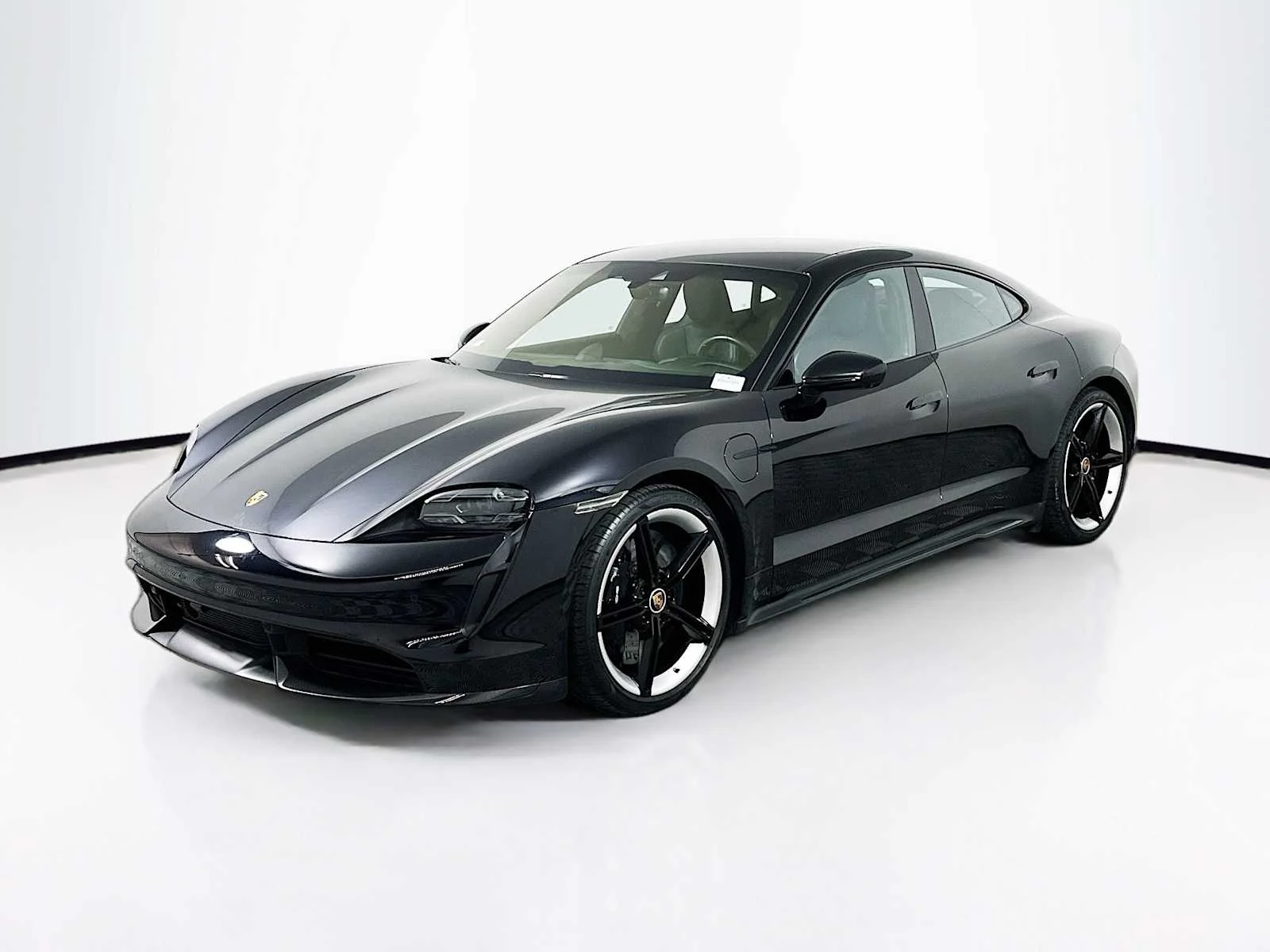 2020 Porsche Taycan Turbo S's photo